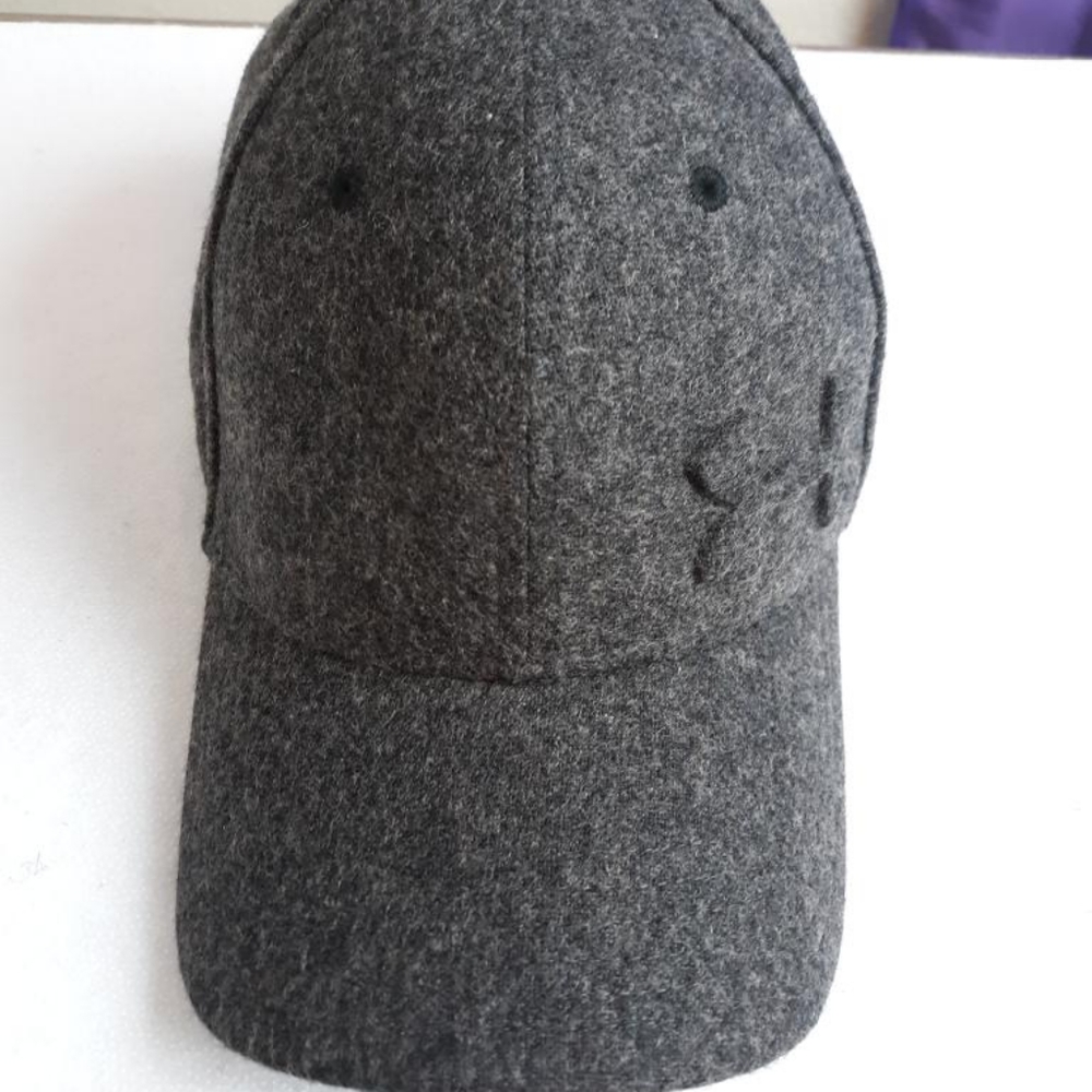 Under armour wolven hat...nice look